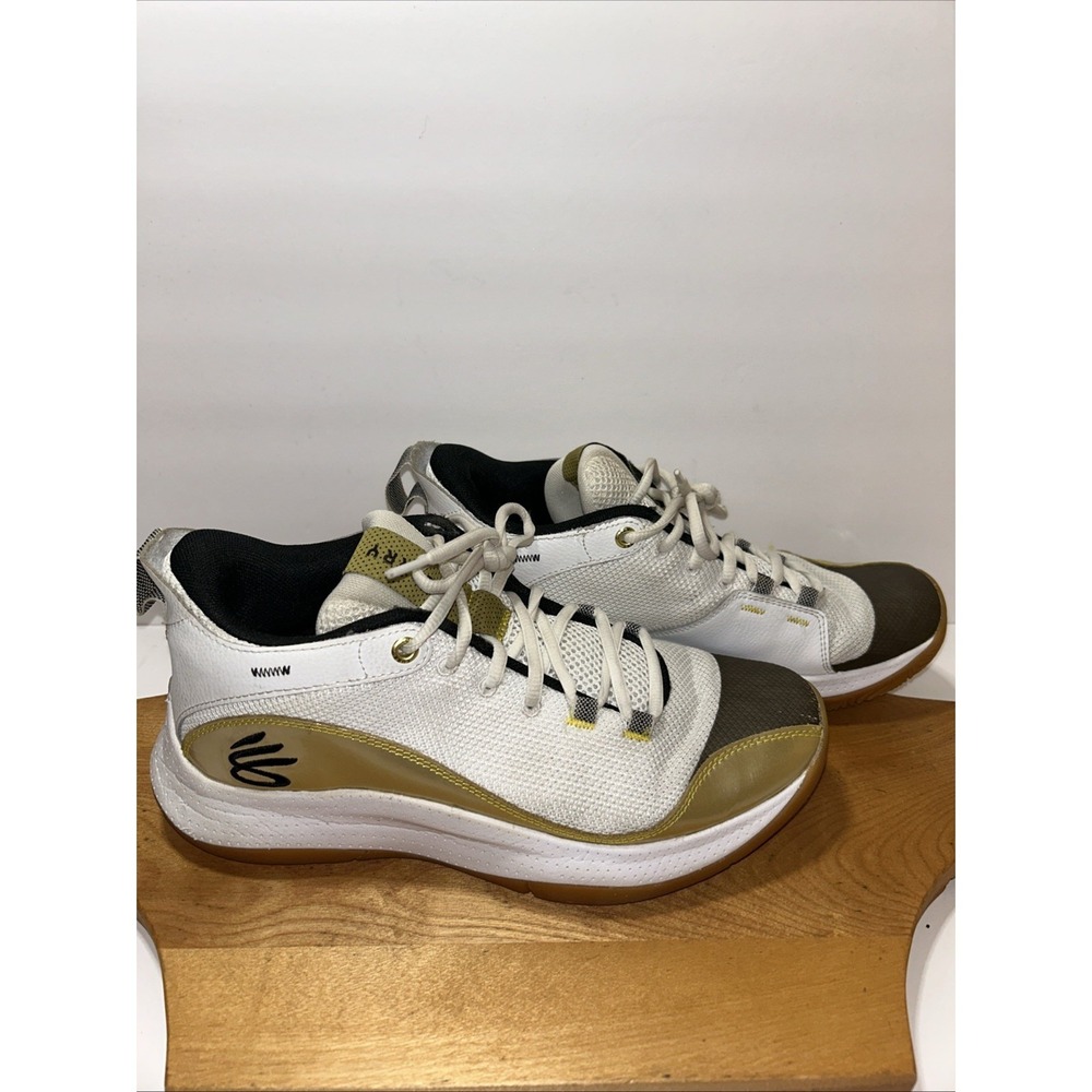 White Gold Steph Curry Under Armour 3Z5 Shoes 8 Mens / 9.5 Womens
